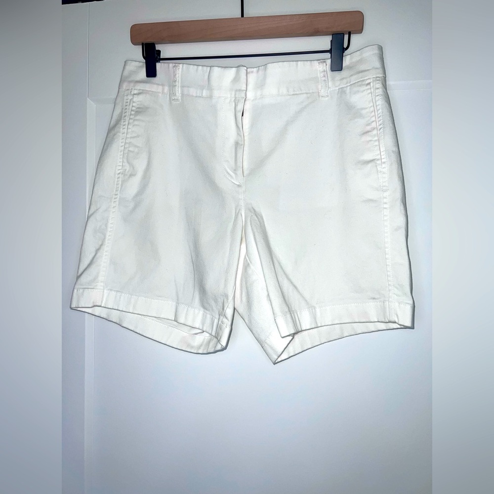 J CREW white chino flat front 7” inseam shorts, women’s size 8